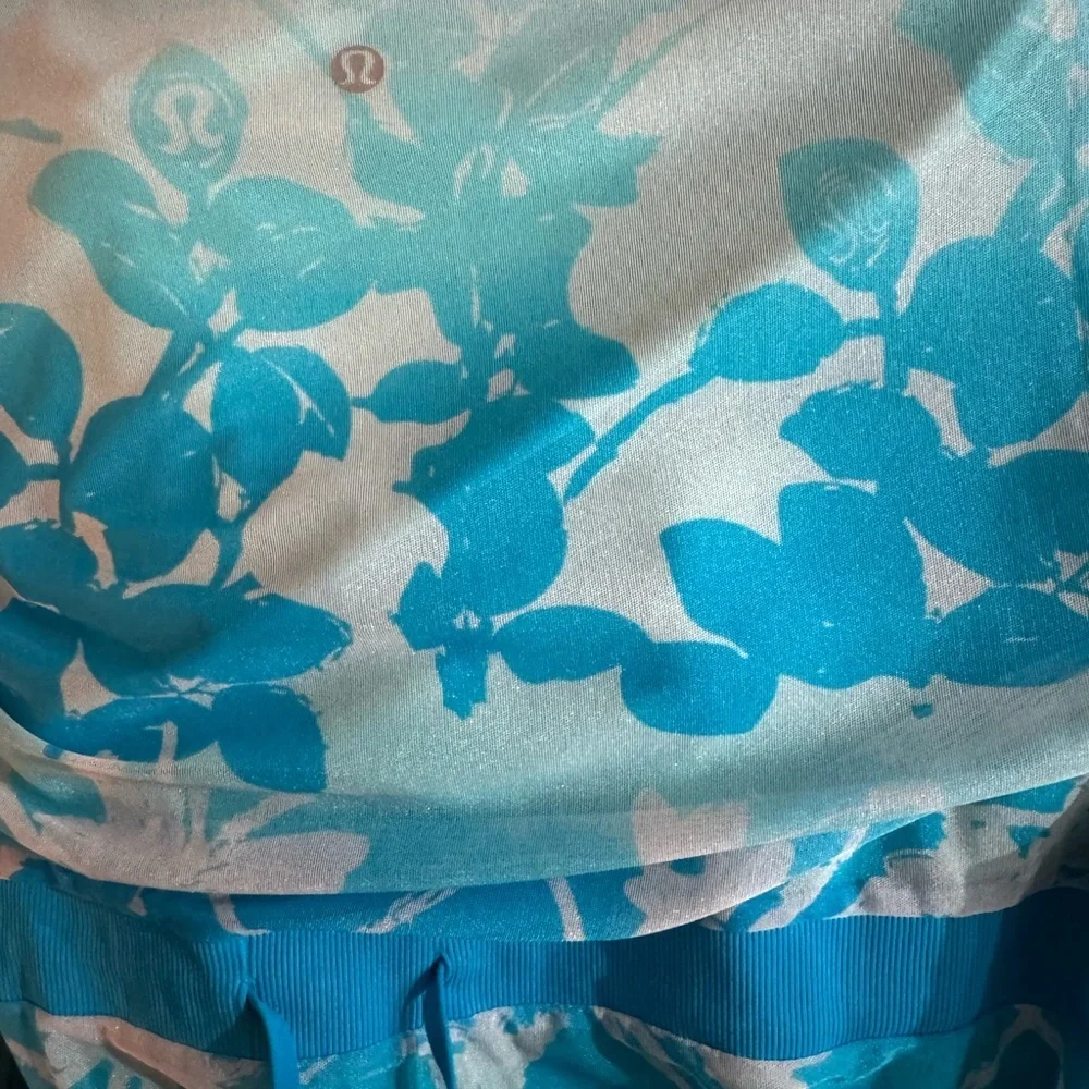 lululemon athletica four way